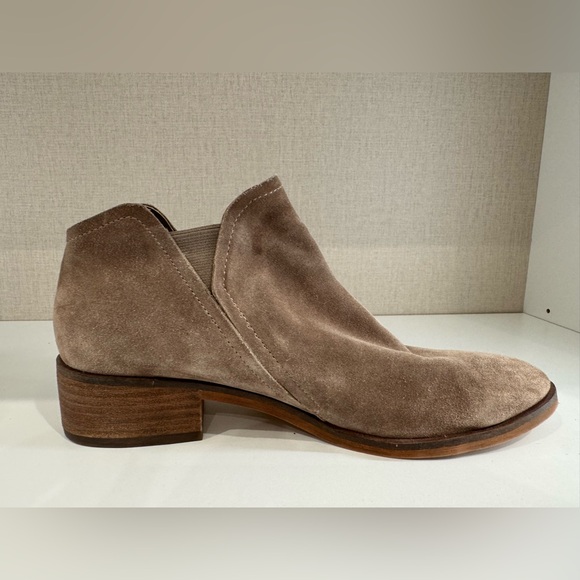 Dolce Vita Taupe Suede Pull On Ankle Bootie Stacked Heel, 9.5, Pre-owned - Picture 7 of 11